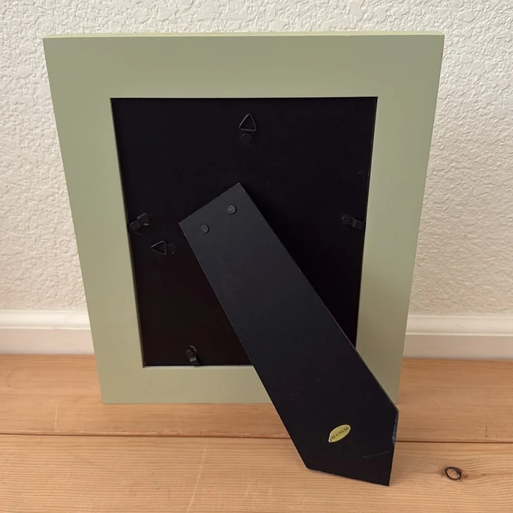 NWOT 10”x12” heavy pale green rustic look desk frame w/mat for 3.5”x5” photo